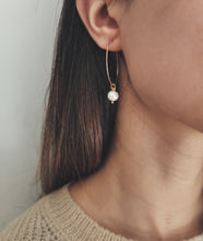 Load image into Gallery viewer, 14Kt Rose Gold Filled Hoop Earrings / Freshwater Pearls